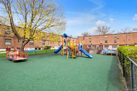 Exterior - 7043 E Park Dr #B, Flushing, NY 11367 photo 2 of 6