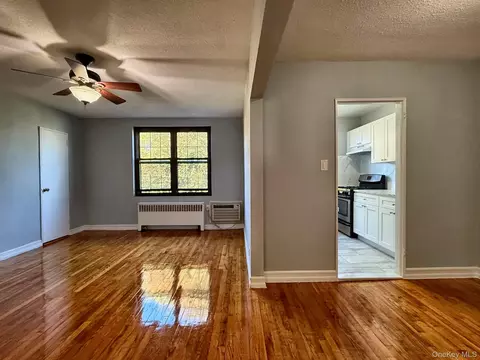 Living - 7043 E Park Dr #B, Flushing, NY 11367 photo 4 of 4