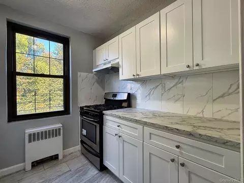 Kitchen - 7043 E Park Dr #B, Flushing, NY 11367 photo 2 of 3
