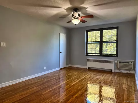 Living - 7043 E Park Dr #B, Flushing, NY 11367 photo 3 of 4