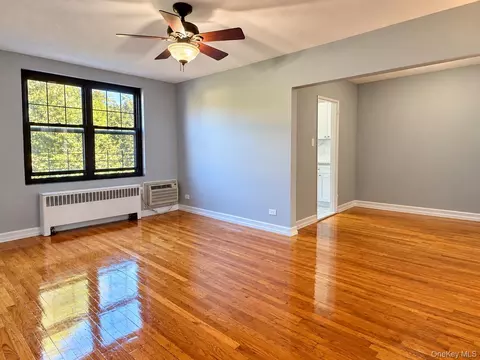 Living - 7043 E Park Dr #B, Flushing, NY 11367 photo 1 of 4