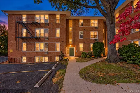 25 Trinity Pl #3M, New Rochelle, NY 10805
