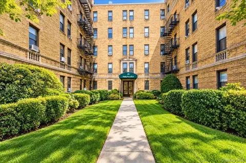 43 Calton Rd #4N, New Rochelle, NY 10804