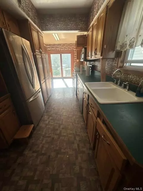Entry Way - 16 Amsterdam Ave, Albany, NY 12204 photo 2 of 2