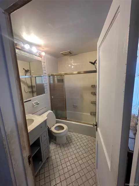 Bath - 16 Amsterdam Ave, Albany, NY 12204 photo 1 of 2