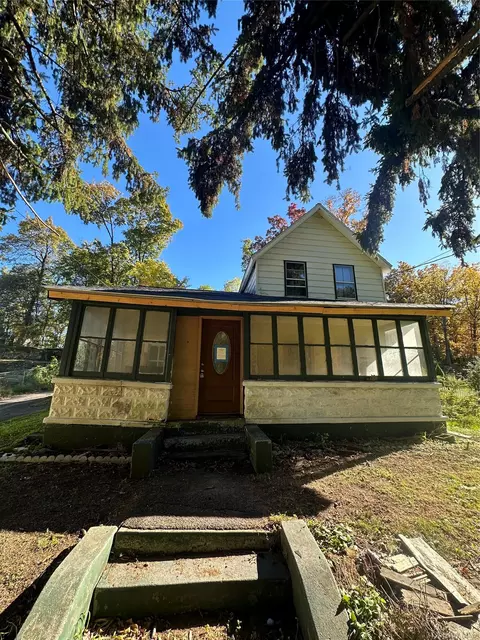 51 Martins Hill Rd, Ravena, NY 12143