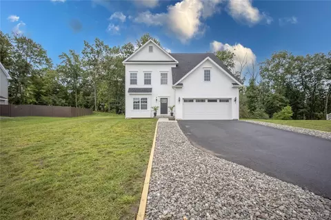 18 Page Ct, Poughkeepsie, NY 12603