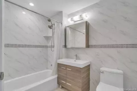 Bath - 45-16 83rd St #E8F, Elmhurst, NY 11373 photo 1 of 2