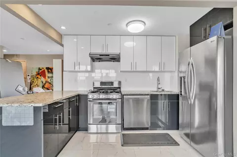 Kitchen - 45-16 83rd St #E8F, Elmhurst, NY 11373 photo 2 of 2