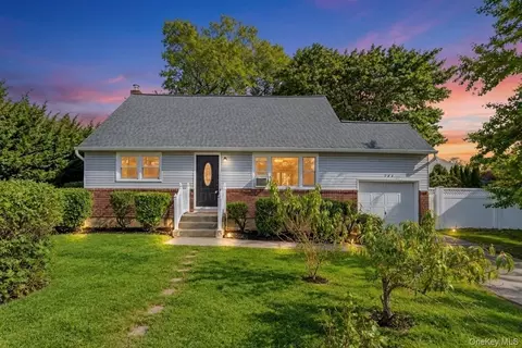 741 Bellmore Rd, North Bellmore, NY 11710