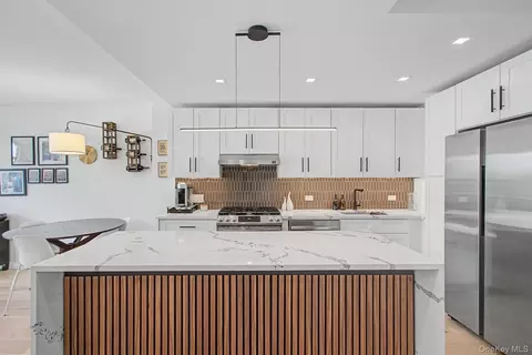 345 E 93rd St #23F, New York, NY 10128
