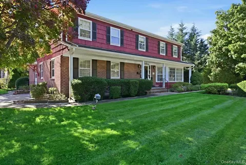 114 Cambridge Ave, Garden City, NY 11530