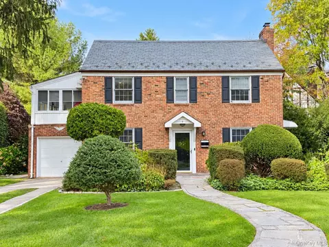 9 Old Ox Rd, North Hempstead, NY 11030