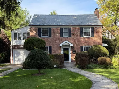 9 Old Ox Rd, North Hempstead, NY 11030