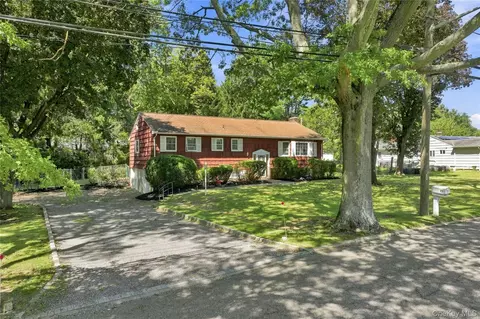 77 Whitson Rd, Huntington Station, NY 11746