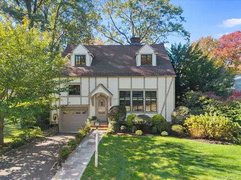 207 Mulberry Ln, Larchmont, NY 10538