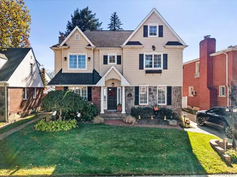 144 Lawrence St, North Hempstead, NY 11040