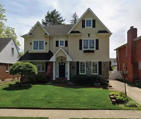 144 Lawrence St, North Hempstead, NY 11040