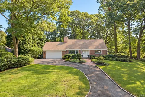 7 Soundview Dr, Port Jefferson, NY 11777