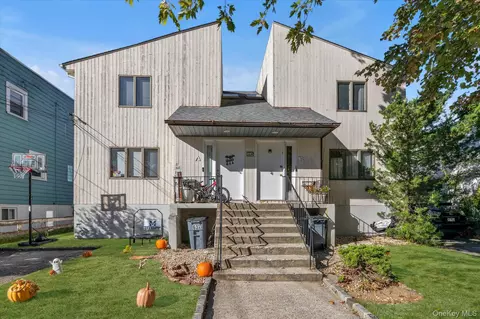 63 Graywood Rd, North Hempstead, NY 11050