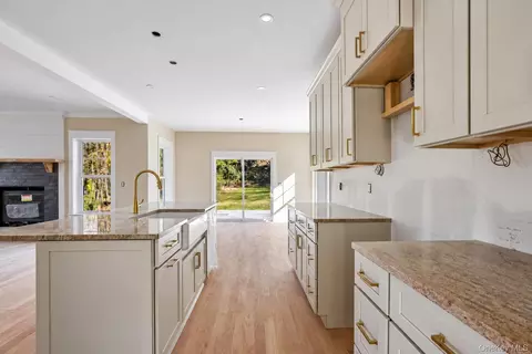 Entry Way - 60 Ball Rd, Warwick, NY 10990 photo 3 of 5