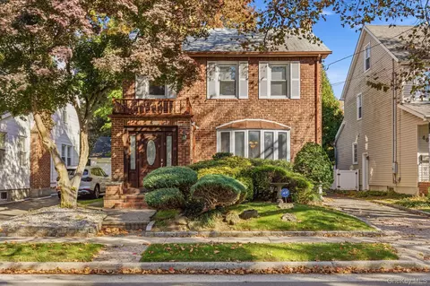 44 Jayson Ave, North Hempstead, NY 11021