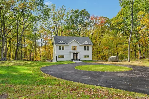 18 Laurel Rd, Lewisboro, NY 10590