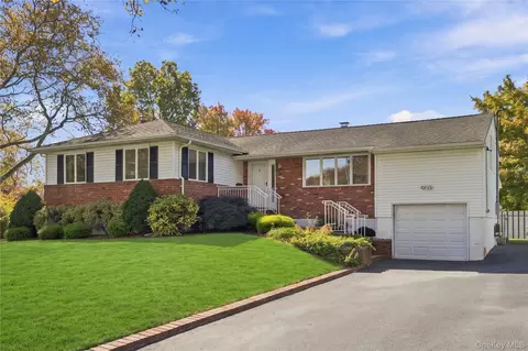3 Yorkville Ln, Melville, NY 11747