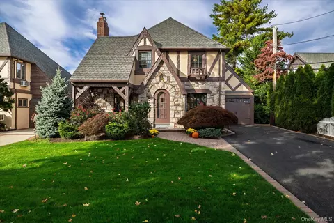 15 Brevoort Pl, Rockville Centre, NY 11570