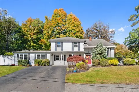 52 Johnsons Ln, Clarkstown, NY 10956