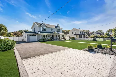 2289 Cedar Ave, Ronkonkoma, NY 11779