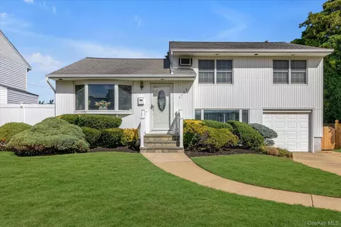 3583 Summer Dr, Wantagh, NY 11793