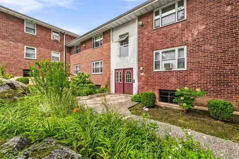 836 N Broadway #2E, Yonkers, NY 10701