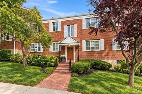407 W Main St #110B, Huntington, NY 11743