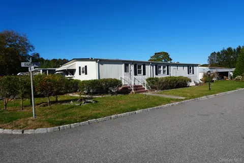703 Fresh Pond Ave #32, Calverton, NY 11933