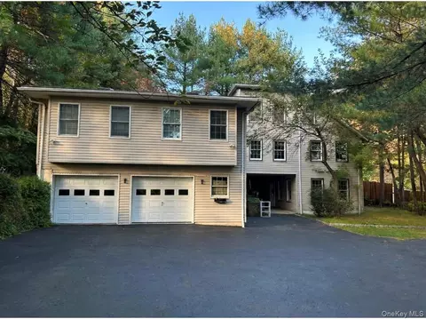 227 S Mountain Rd, Clarkstown, NY 10956