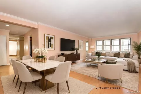 180 S Middle Neck Rd #3-K, North Hempstead, NY 11021