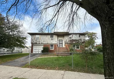 1214 Woodfield Rd, Rockville Centre, NY 11570