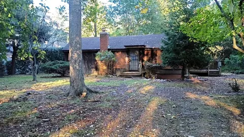 24 Lewin Dr, Wading River, NY 11792