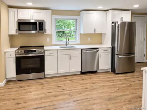 182 Frowein Rd, Center Moriches, NY 11934