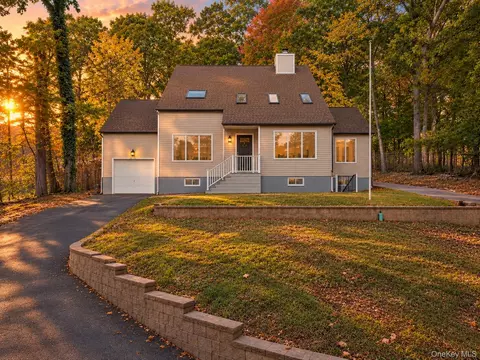 1147 N Country Rd, Stony Brook, NY 11790