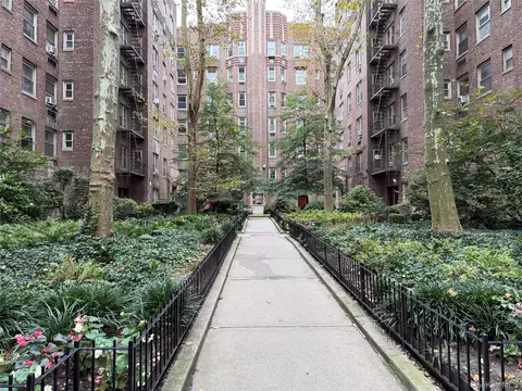 48-17 42 Ave #4E, New York, NY 11004