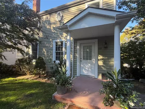 68 School St, Oyster Bay, NY 11771