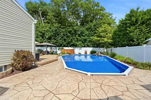 Exterior - 139 N Summit Ave, Patchogue, NY 11772 photo 8 of 10