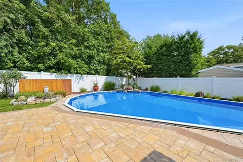 Exterior - 139 N Summit Ave, Patchogue, NY 11772 photo 6 of 10
