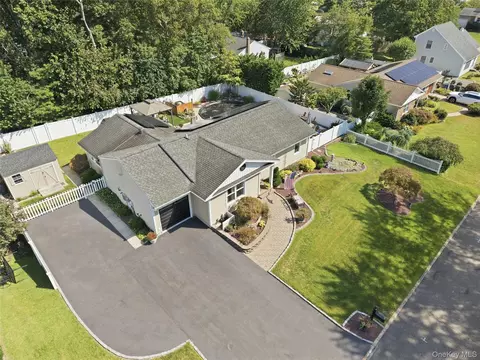View/Area - 139 N Summit Ave, Patchogue, NY 11772 photo 7 of 8