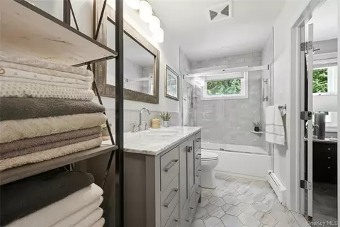 Bath - 139 N Summit Ave, Patchogue, NY 11772 photo 3 of 3