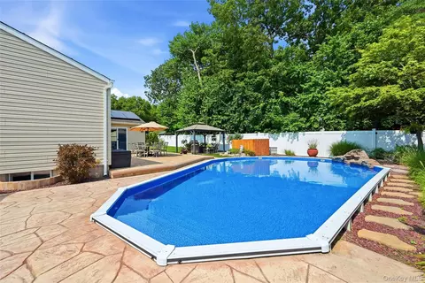 Exterior - 139 N Summit Ave, Patchogue, NY 11772 photo 10 of 10
