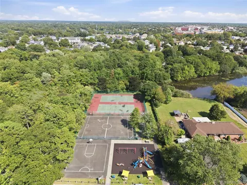 View/Area - 139 N Summit Ave, Patchogue, NY 11772 photo 6 of 8