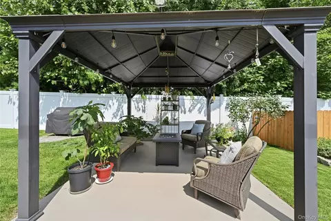 Exterior - 139 N Summit Ave, Patchogue, NY 11772 photo 4 of 10